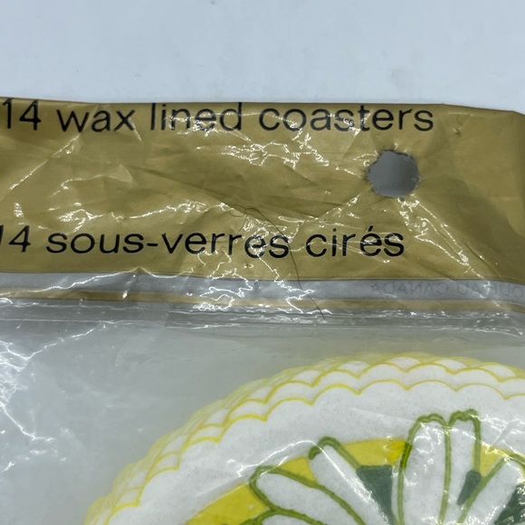 Vintage Paper Tablecloth 70's Yellow Daisy Flowers60 x 102 Inch & 14 coasters. - Picture 6 of 8